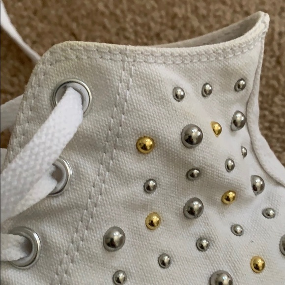 Converse Chick Taylor All Star White High Tops Sneakers  w studs sz 7 - Picture 5 of 6